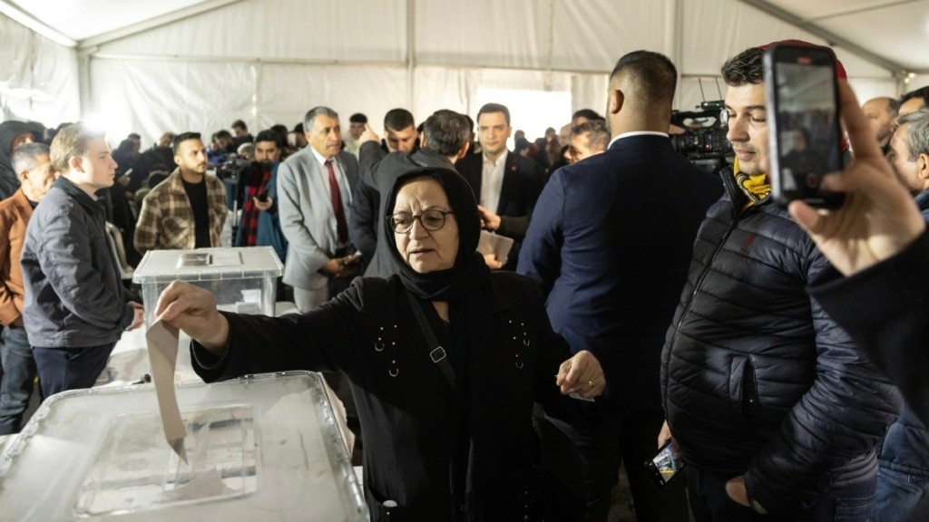Τουρκία: Στις κάλπες υποστηρικτές του κόμματος CHP για τις προκριματικές εκλογές