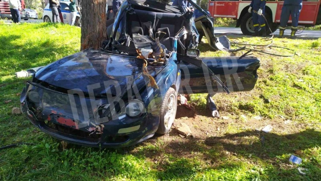 Τραγωδία στην Εύβοια: Νεκροί δύο 20χρονοι μετά από τροχαίο (pics)