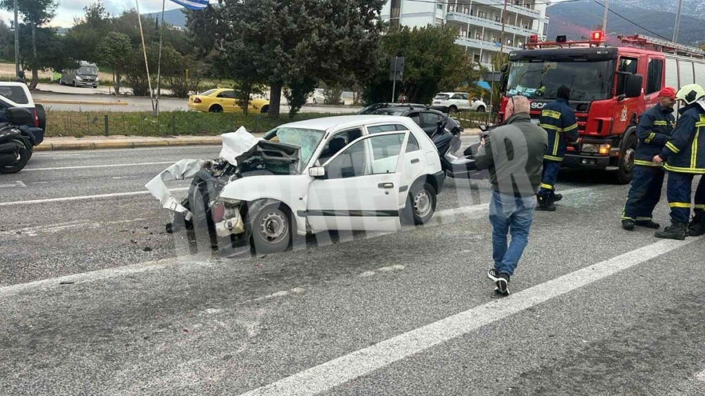 Τρεις νεκροί και τρεις τραυματίες ύστερα από σφοδρή καραμπόλα στη Λ. Κατεχάκη