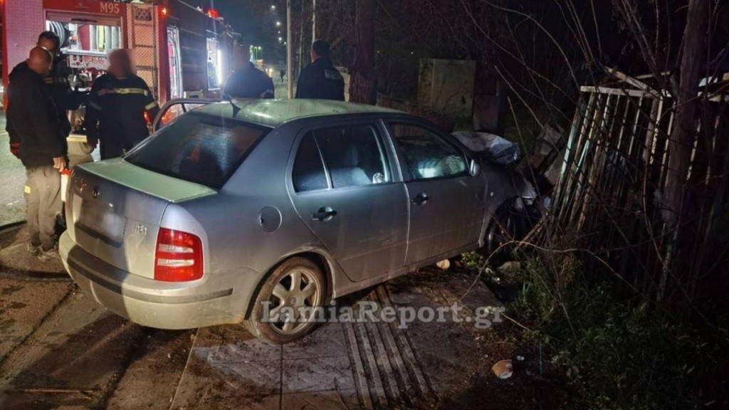 Λαμία: Αυτοκίνητο τυλίχτηκε στις φλόγες μετά από τροχαίο
