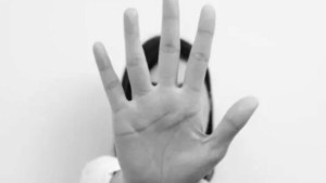 Τουλάχιστον 50.000 γυναίκες δολοφονήθηκαν από συγγενείς το 2024 – Μια κάθε 10 λεπτά