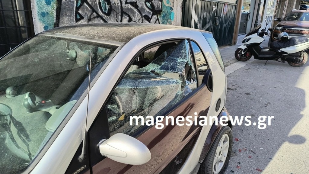 Βόλος: Μαχαίρια και λοστό είχε στο αυτοκίνητο του ο 37χρονος που ξυλοκόπησε μια 21χρονη κοπέλα