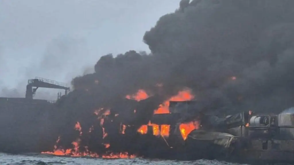 Βρετανία: Αγνοείται ένας ναυτικός μετά τη σύγκρουση δεξαμενόπλοιου με φορτηγό πλοίο