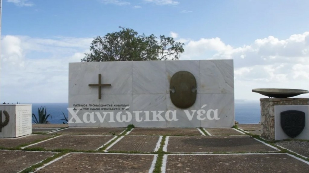 Χανιά: Έκλεψαν την ασπίδα από το Μνημείο Πεσόντων Ευελπίδων (pics)