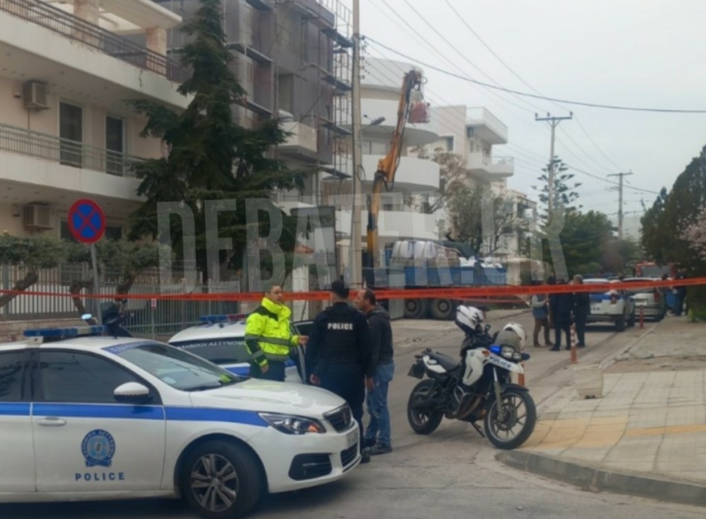 Βούλα: Γερανοφόρο ακούμπησε σε καλώδια – Πληροφορίες για 3 εργάτες χωρίς τις αισθήσεις τους