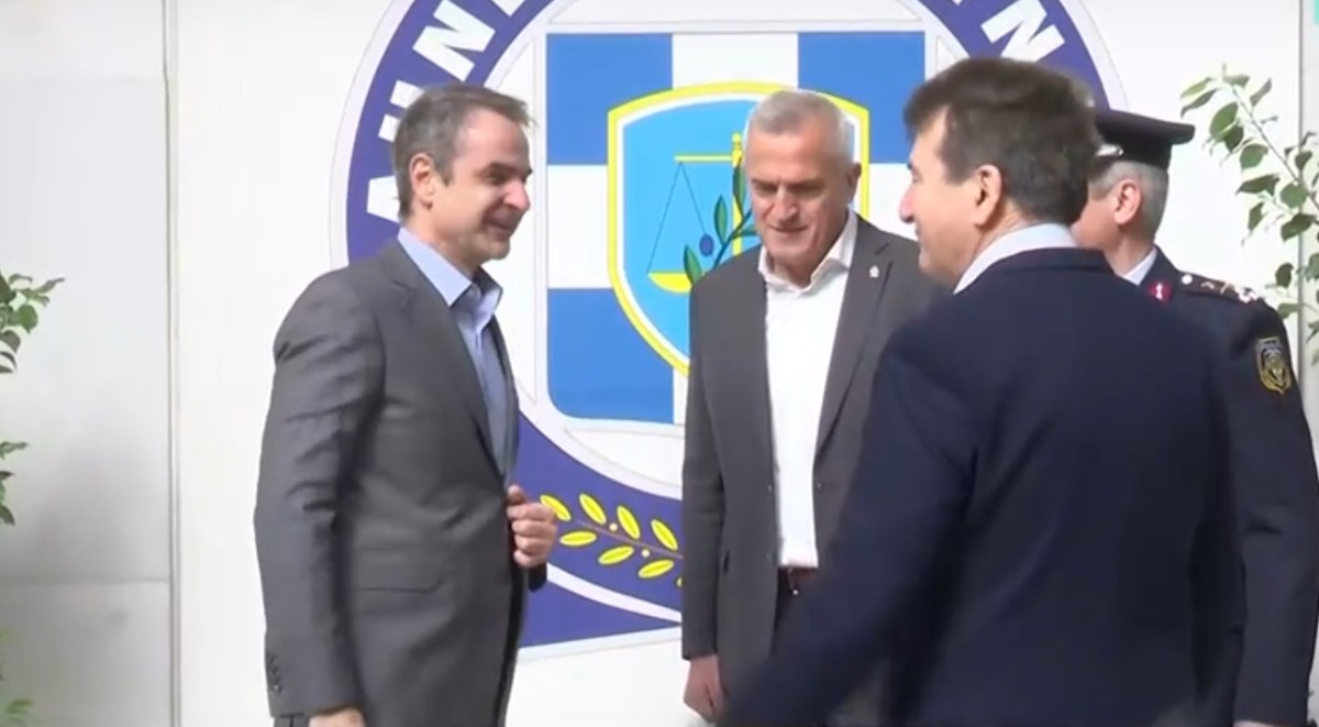 Στη ΓΑΔΑ ο Μητσοτάκης – Σύσκεψη με στελέχη της Διεύθυνσης Αντιμετώπισης Οργανωμένου Εγκλήματος