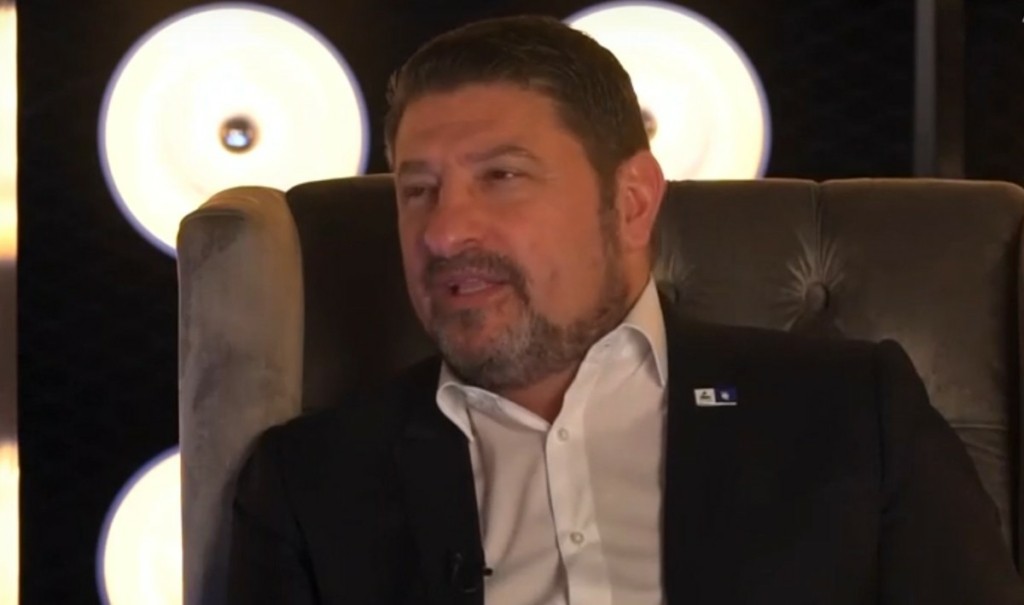 Ο Νίκος Χαρδαλιάς αποκάλυψε με ποια διάσημη ηθοποιό είναι ερωτευμένος (Βίντεο)