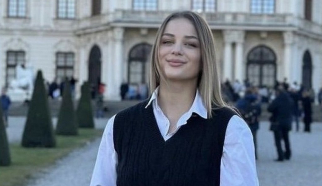 “Κλαούντια σε αγαπώ”: Η φοιτήτρια που σκοτώθηκε στα Τέμπη “παρέλασε” με τη ΣΣΑΣ (Βίντεο)