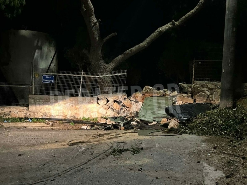 Θανατηφόρο τροχαίο στη Βάρη: ΙΧ έπεσε σε τοίχο – Νεκρός ο 22χρονος οδηγός, τραυματίας ο συνοδηγός (εικόνες)