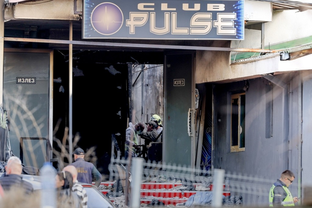 Ανείπωτη τραγωδία στην Βόρεια Μακεδονία – «Οι νεκροί είναι ηλικίας από 14 έως 24 ετών» (φωτογραφίες)