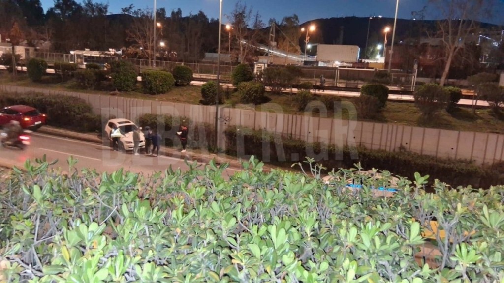 Τροχαίο στη λεωφόρο Μεσογείων: Αυτοκίνητα συγκρούστηκαν σε υπόγεια διάβαση