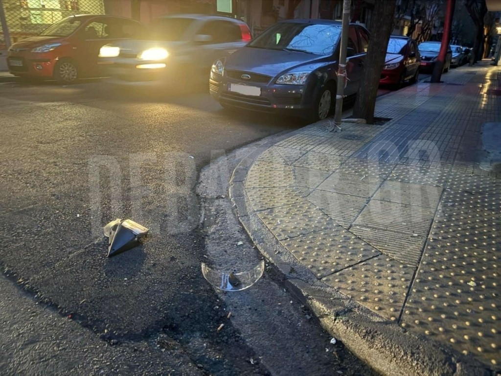 Σοβαρό τροχαίο στα Πατήσια – Μοτοσικλέτα συγκρούστηκε με αυτοκίνητο (Εικόνες)