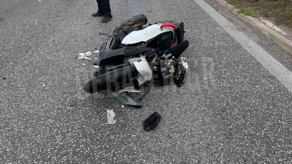 Τραγωδία στον παραλιακή: Νεκρός 52χρονος μοτοσικλετιστής – “Καρφώθηκε” σε φορτηγό (Φωτογραφίες)