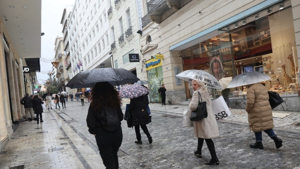 Επιμένει η κακοκαιρία: Ισχυρές βροχές και καταιγίδες και σήμερα – Πού χρειάζεται προσοχή