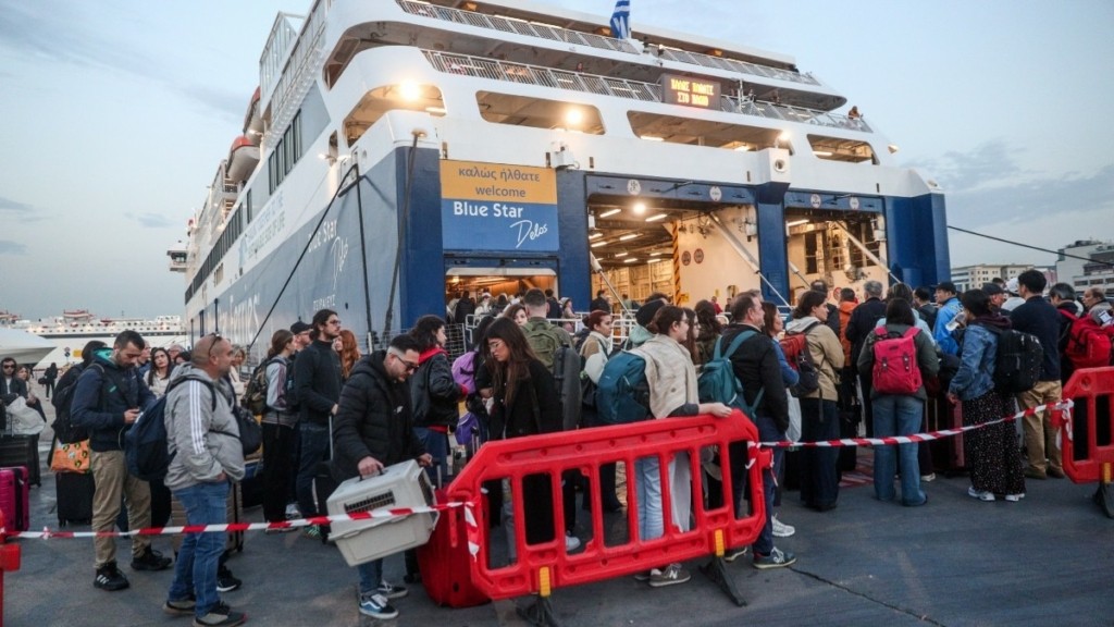 Πάσχα 2025: Αυξημένη η κίνηση στα λιμάνια της Αττικής – Με υψηλές πληρότητες αναχωρούν τα πλοία