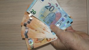 Νωρίτερα το επίδομα 250 ευρώ στους συνταξιούχους και η επιστροφή ενοικίου – Ανακοινώθηκε η ημερομηνία καταβολής