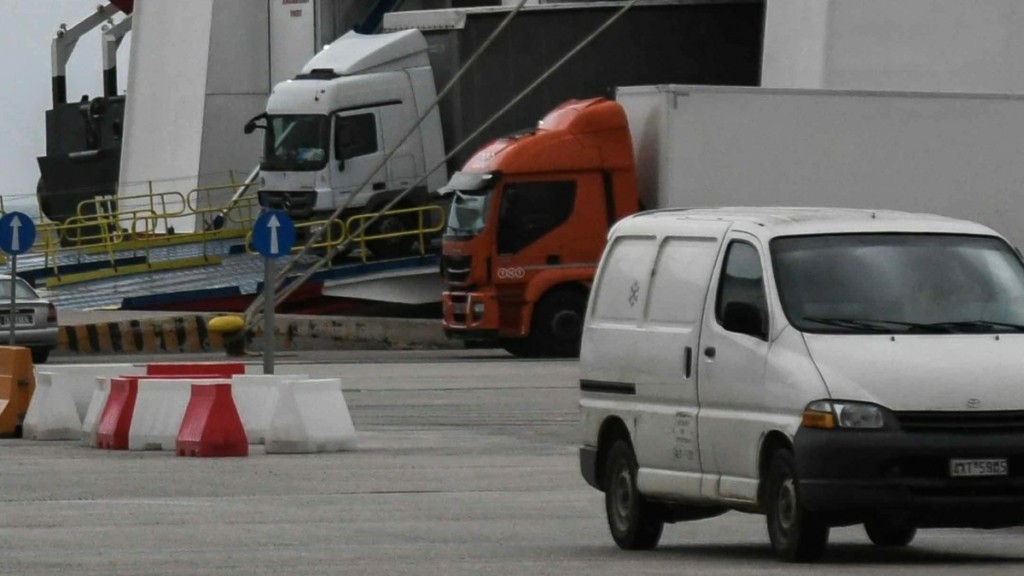 Πάτρα: Τι συνέβη και η 47χρονη ναυτικός καταπλακώθηκε από καρότσα φορτηγού