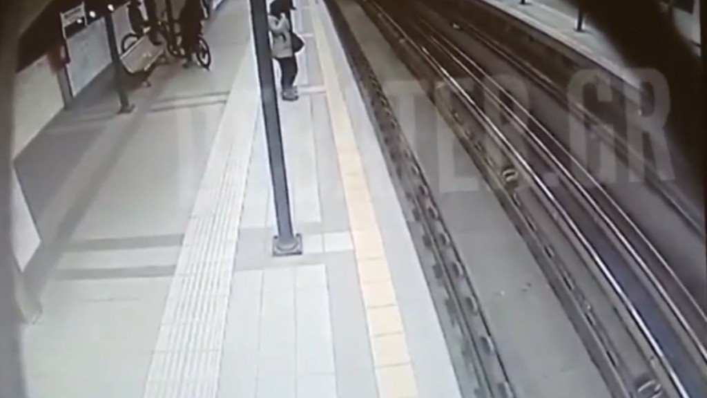 Βίντεο με τη σπείρα που άρπαζε με τη βία αλυσίδες από τον λαιμό πολιτών – Τους απειλούσαν με μαχαίρι
