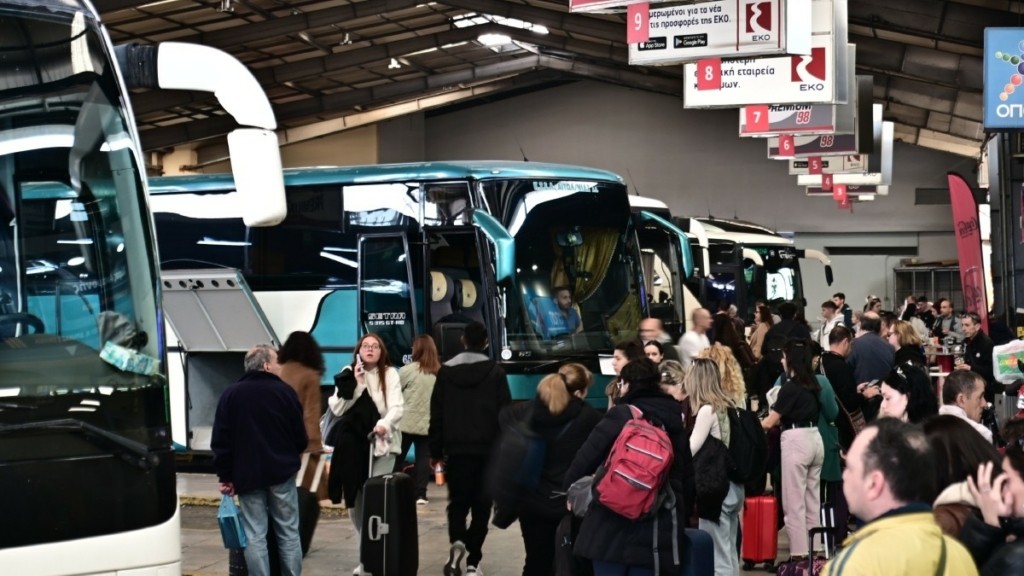 Μαζική η έξοδος των εκδρομέων του Πάσχα: Γεμάτα πλοία και ΚΤΕΛ, αυξημένη κίνηση στις εθνικές οδούς