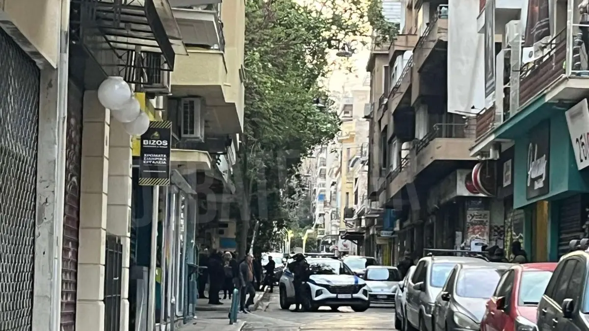 Εξάρχεια: Αστυνομική επιχείρηση για εκκένωση υπό κατάληψη κτιρίου – Τι βρέθηκε