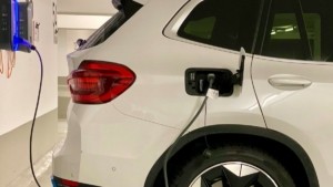 Η Ευρώπη οδηγεί την ανάπτυξη της αγοράς ηλεκτρικών οχημάτων – Πτώση σε Κίνα και Βόρεια Αμερική