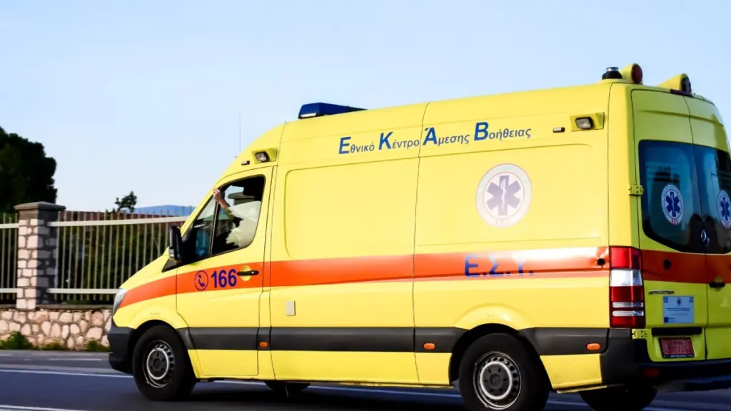 Βόλος: Σοβαρό τροχαίο στον Αλμυρό – Τραυματίστηκε βαριά στο κεφάλι 45χρονος