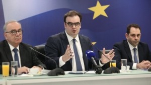 Πιερρακάκης στην WSJ: “Στόχος να προσελκύσουμε έως και 1 δισ. ευρώ ιδιωτικών κεφαλαίων τα επόμενα χρόνια”