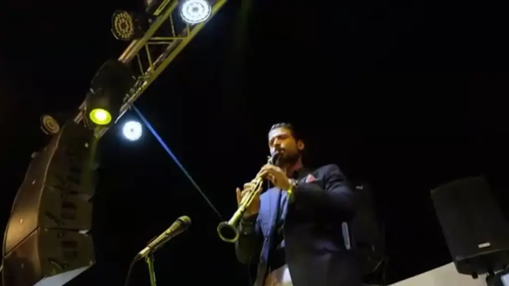 Άρης Μουγκοπέτρος: “Και με το ένα χέρι θα παίξω κλαρίνο” – Νέες αποκαλύψεις για το ατύχημα με την κροτίδα