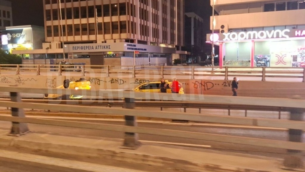 Τροχαίο ατύχημα στο Μαρούσι: Ντελαπάρισε ταξί στην Κηφισίας (Φωτογραφίες)