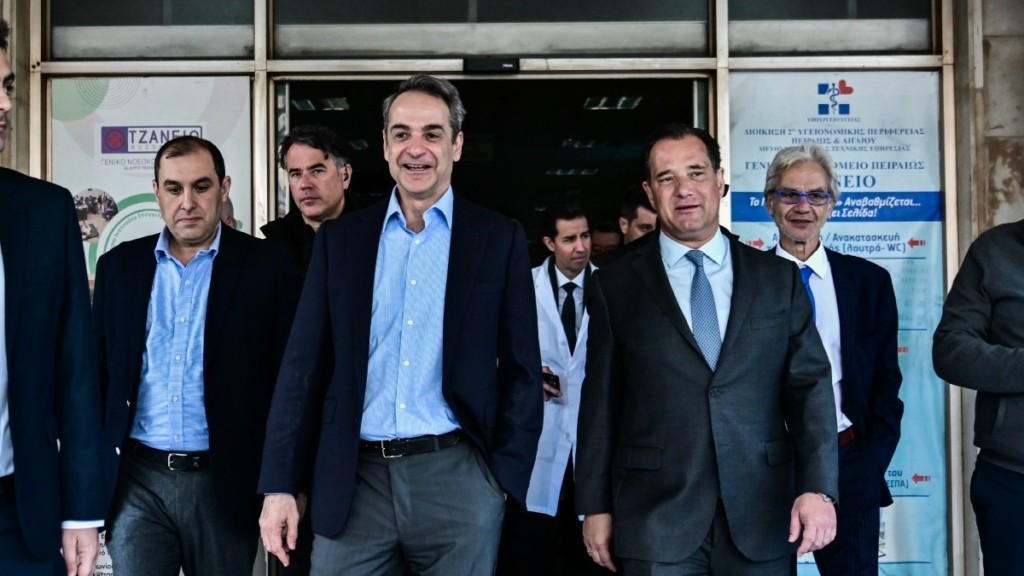 Επίσκεψη Μητσοτάκη στο Τζάνειο: “Χτίζουμε βήμα-βήμα ένα νέο ΕΣΥ για όλους”