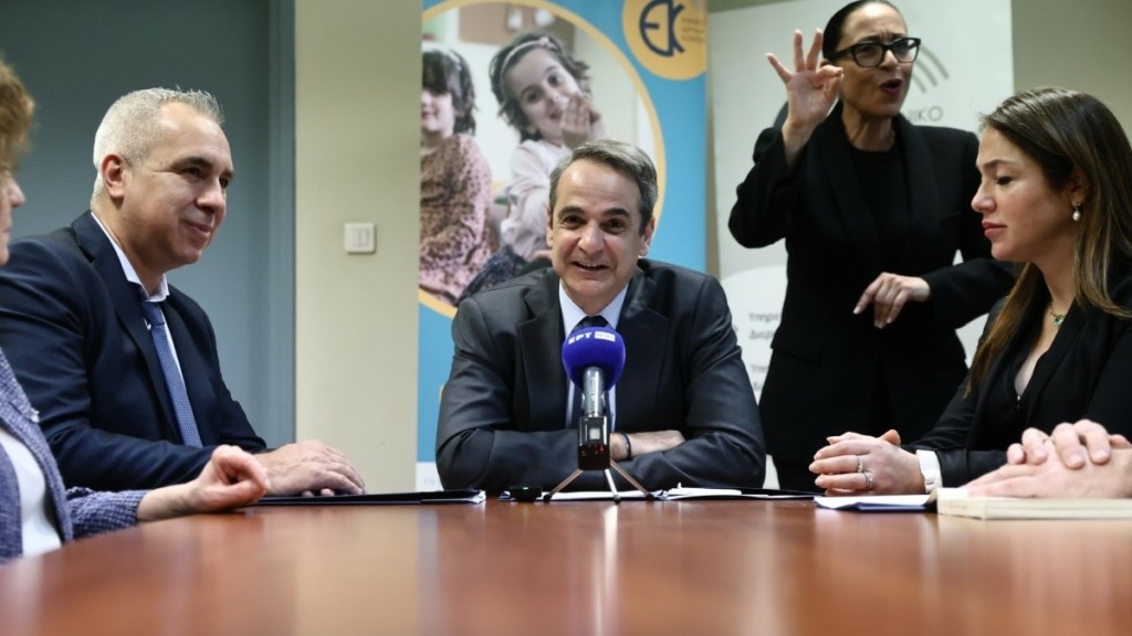 Μητσοτάκης: “Όλοι οι κωφοί θα λαμβάνουν το επίδομα των 391 ευρώ, ανεξαρτήτως ηλικίας”