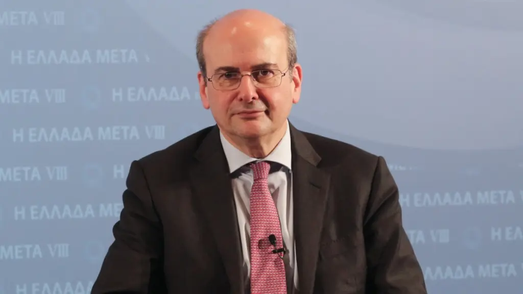 Χατζηδάκης: «Τους “λαγούς με πετραχήλια” τους πληρώσαμε πολύ ακριβά»
