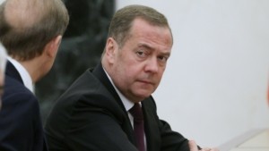 Μεντβέντεφ: Πυρά κατά Ουκρανίας και Δυτικών συμμάχων – “Ο Ζελένσκι είναι ένας κλόουν, απέτυχαν στον Λευκό Οίκο και έγλειφαν τον Τραμπ”