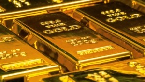 Ο χρυσός «γλιστρά» κάτω από τα 4.000 δολάρια – Πιέσεις από την αποκλιμάκωση ΗΠΑ-Κίνας