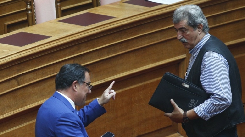 “Σκοτώθηκαν” Γεωργιάδης – Πολάκης στη Βουλή: “Είσαι το ρεζίλι της Κρήτης” – “Λες π@π@@@@ς” (βίντεο)