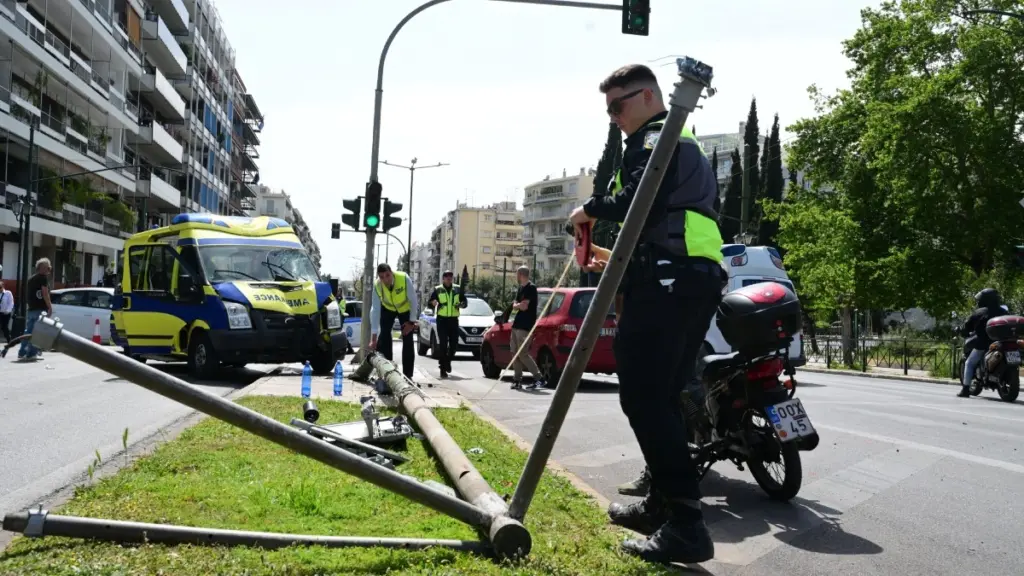 Σοβαρό τροχαίο στο Παγκράτι: Στη ΜΕΘ εισήχθη 78χρονη – Σε σοβαρή κατάσταση η 53χρονη πεζή