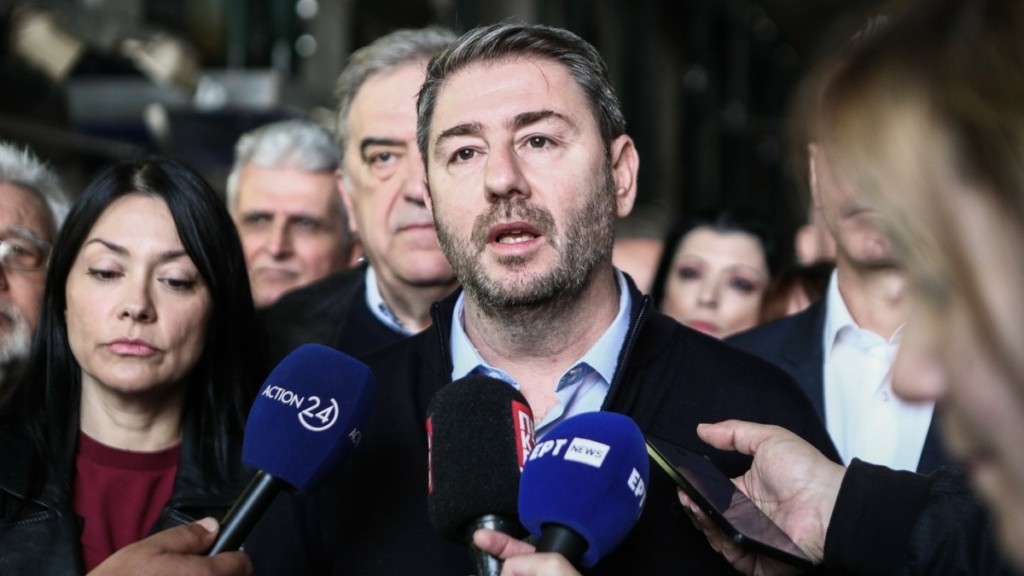 Στη Βαρβάκειο ο Ανδρουλάκης: “Φέτος οι πολίτες θα πληρώσουν το πιο ακριβό πασχαλινό τραπέζι”