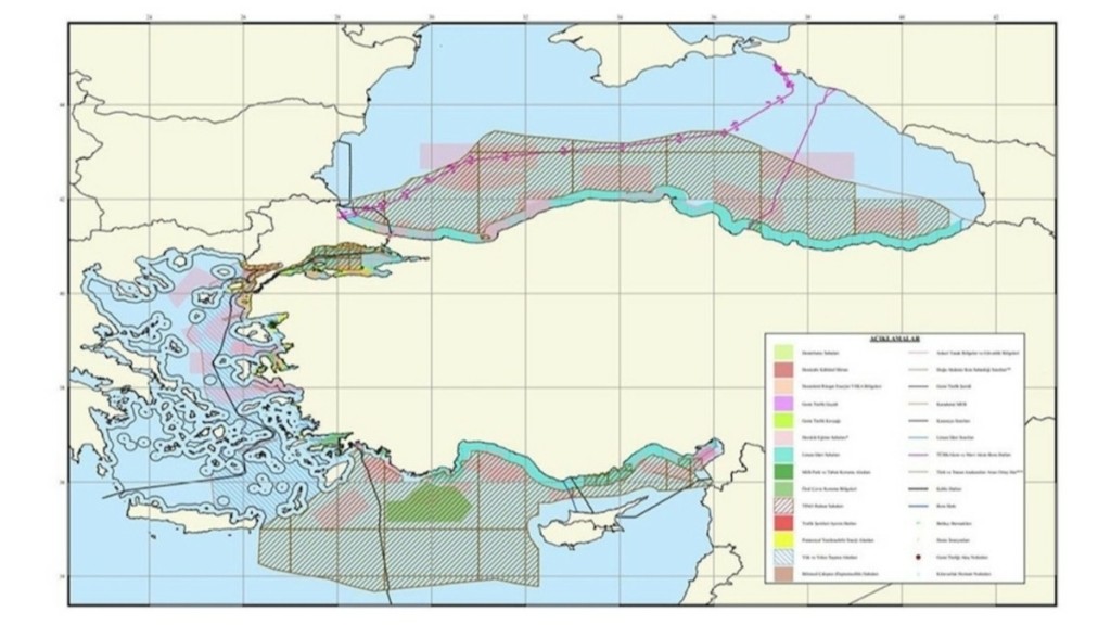 Οι Τούρκοι παρουσίασαν τον δικό τους θαλάσσιο χάρτη – “Κόβουν” το Αιγαίο στη μέση