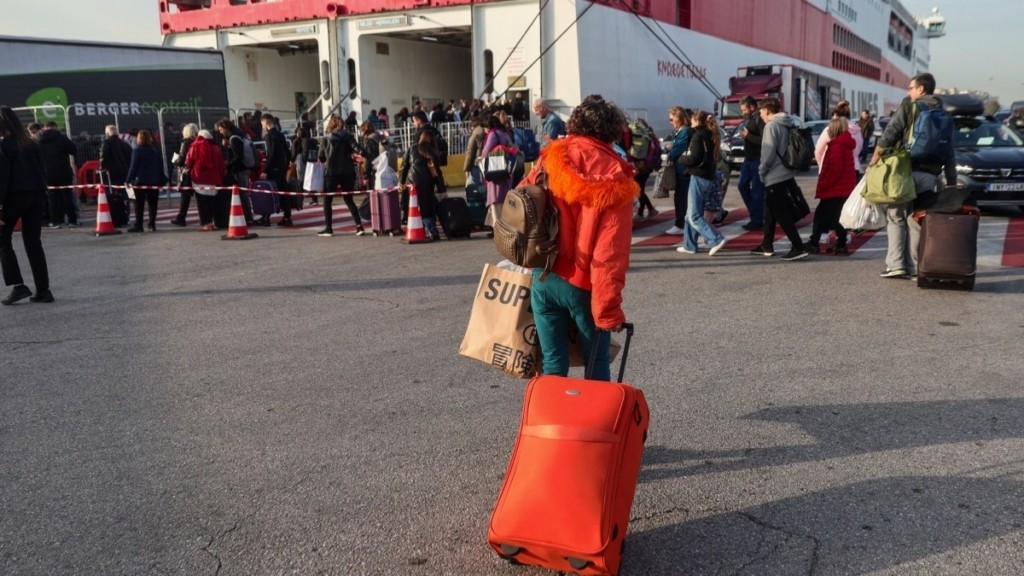 Φθηνότερα ακτοπλοϊκά εισιτήρια με λιγότερα λιμενικά τέλη από 1η Μαΐου – Η “ακτινογραφία” του μέτρου