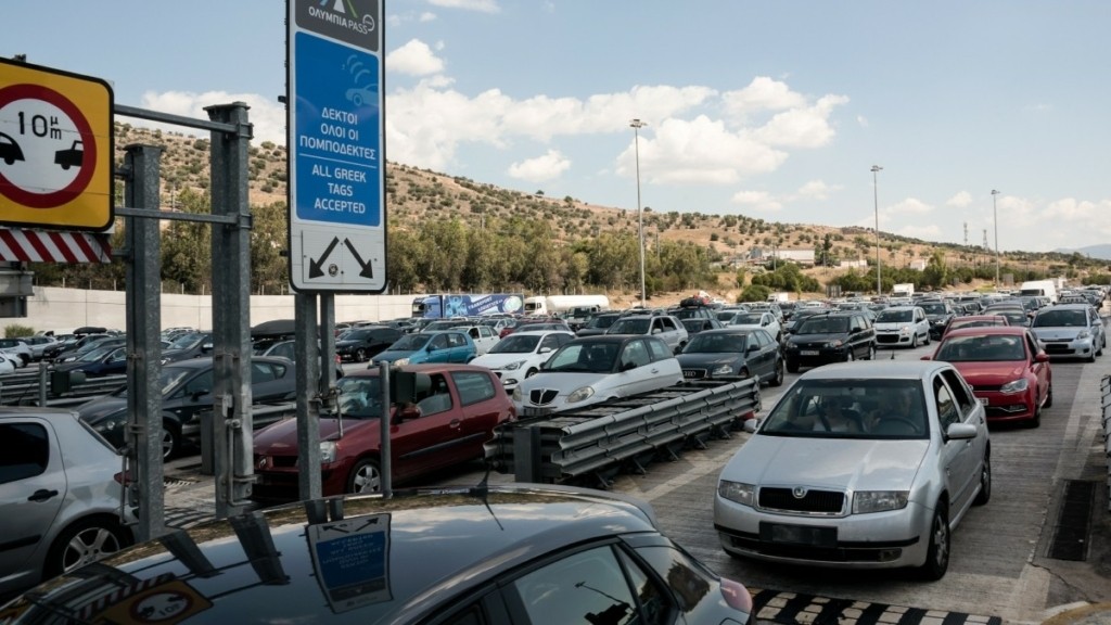 Πάσχα: Με αμείωτο ρυθμό η έξοδος – Σημειωτόν στην Ελευσίνα, καλύτερη εικόνα στις Αφίδνες