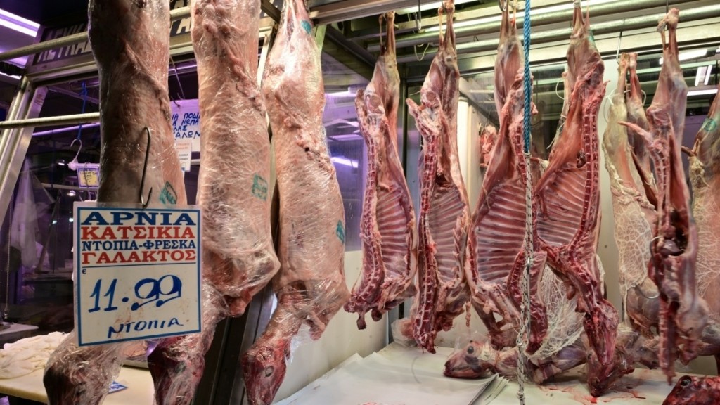 Πάσχα: “Σαφάρι” ελέγχων σε τελωνεία και σφαγεία – Αυστηρά πρόστιμα για τα “βαφτίσια” αμνοεριφίων