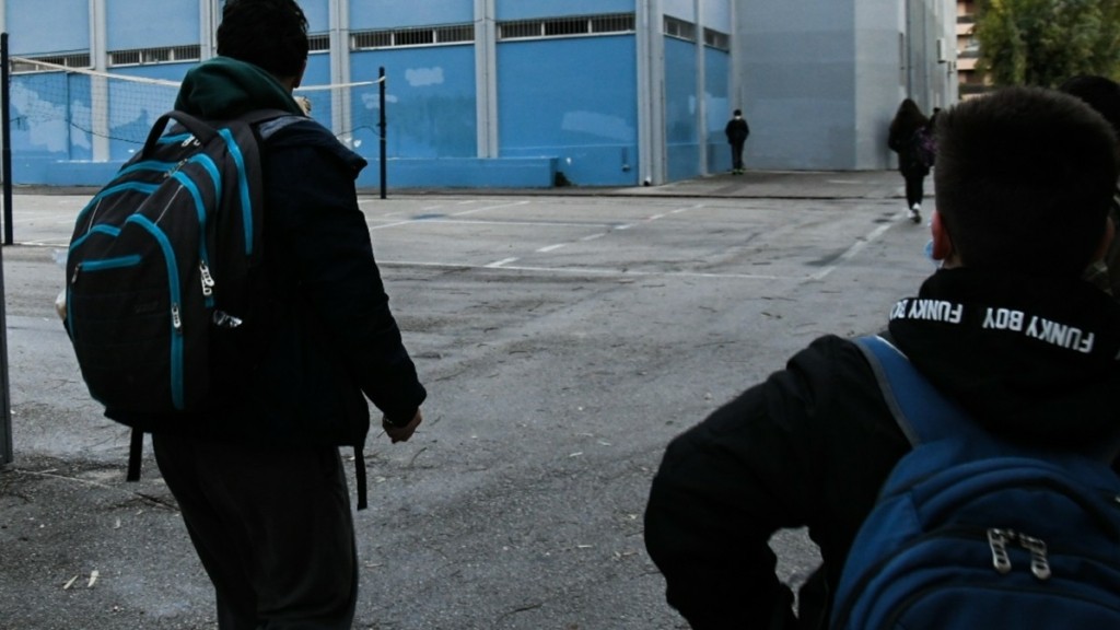 Πάτρα: Ελεύθεροι οι 5 μαθητές για τον τραυματισμό του 13χρονου – Οι καταγγελίες του πατέρα και η μαρτυρία-“κλειδί”