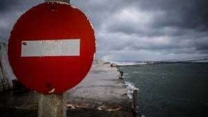 Τήνος: Με απαγορευτικό τα δρομολόγια από Πειραιά και Ραφήνα αύριο