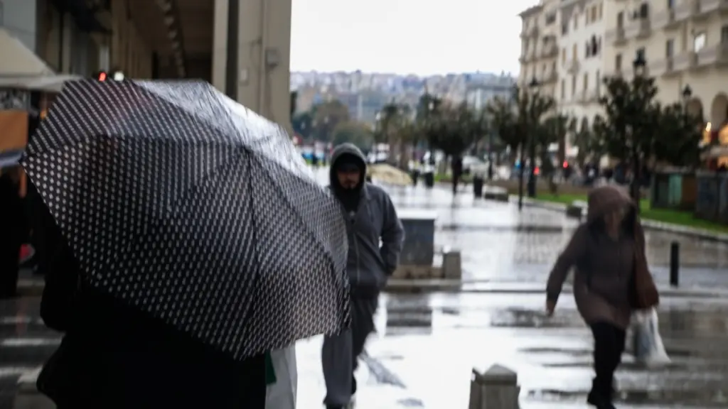 Συννεφιασμένος ο καιρός σήμερα, σε ποιες περιοχές θα βρέξει – Υποχωρεί η θερμοκρασία