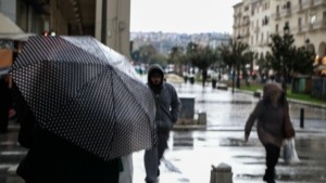 Συννεφιασμένος ο καιρός σήμερα, σε ποιες περιοχές θα βρέξει – Υποχωρεί η θερμοκρασία
