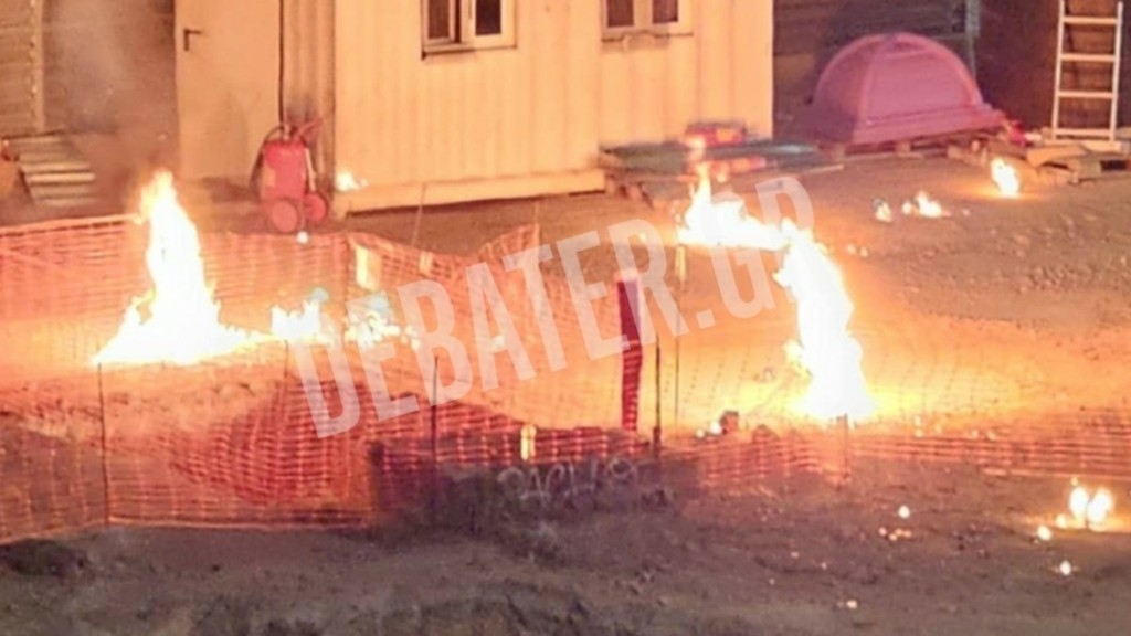 Σκηνικό έντασης στα Εξάρχεια με κρότου λάμψης και μολότοφ (Βίντεο)