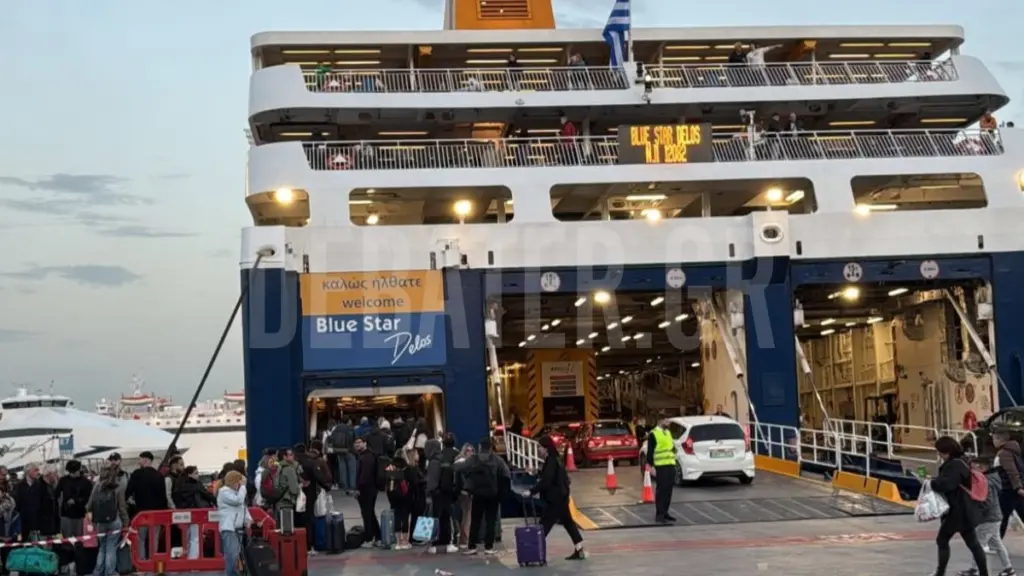 Σε εξέλιξη η έξοδος των εκδρομέων για το Πάσχα – Γεμάτα αναχωρούν τα πλοία από τα λιμάνια