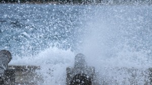 Καιρός: Επικίνδυνος συνδυασμός ανέμων και ζέστης αύριο –  Αυξημένος ο κίνδυνος πυρκαγιάς την Κυριακή
