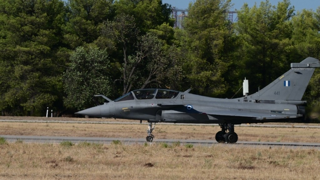 Άραξος: Αναγκαστική προσγείωση αεροσκάφους σε χωράφι – Σώοι οι δύο επιβαίνοντες