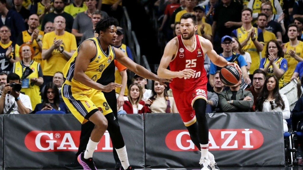 Άλμπα Βερολίνου – Ολυμπιακός 92-100: Με «καυτό» Πίτερς επέστρεψε στις νίκες και ξαναπάτησε κορυφή